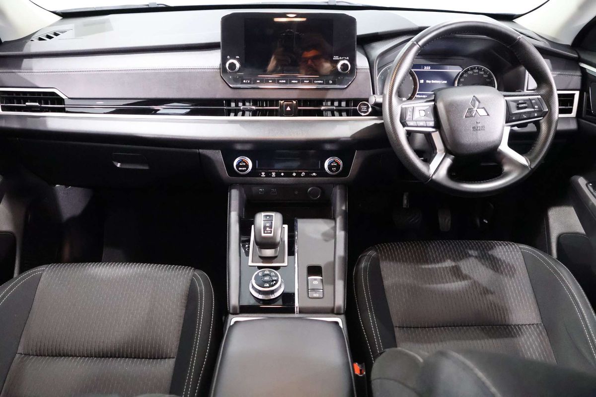 2023 Mitsubishi Outlander LS ZM