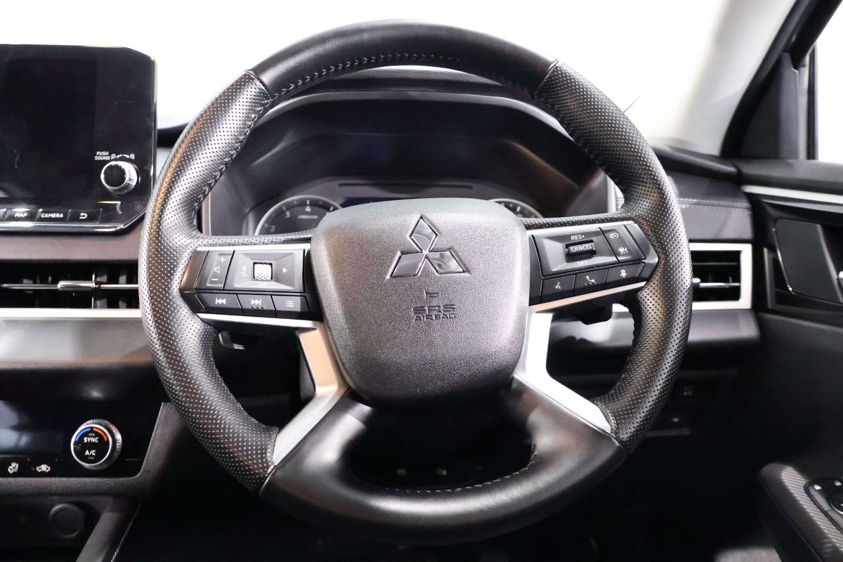 2023 Mitsubishi Outlander LS ZM