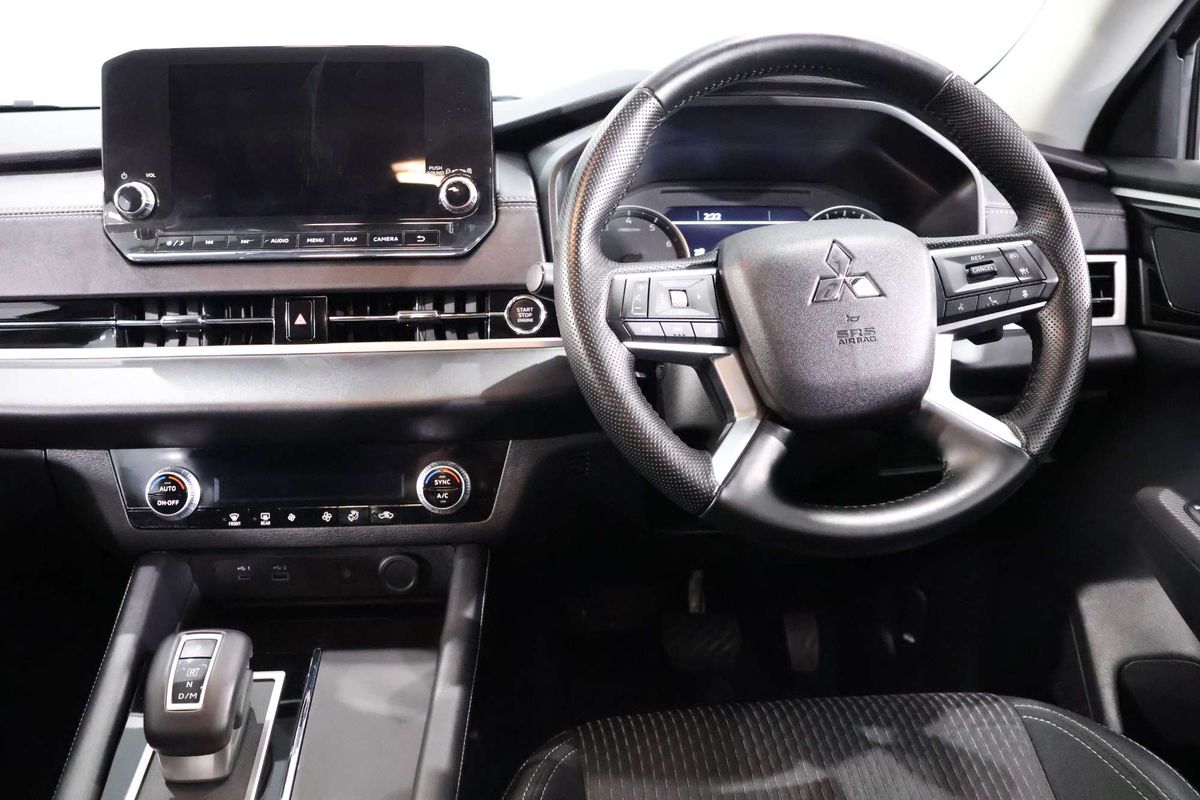 2023 Mitsubishi Outlander LS ZM