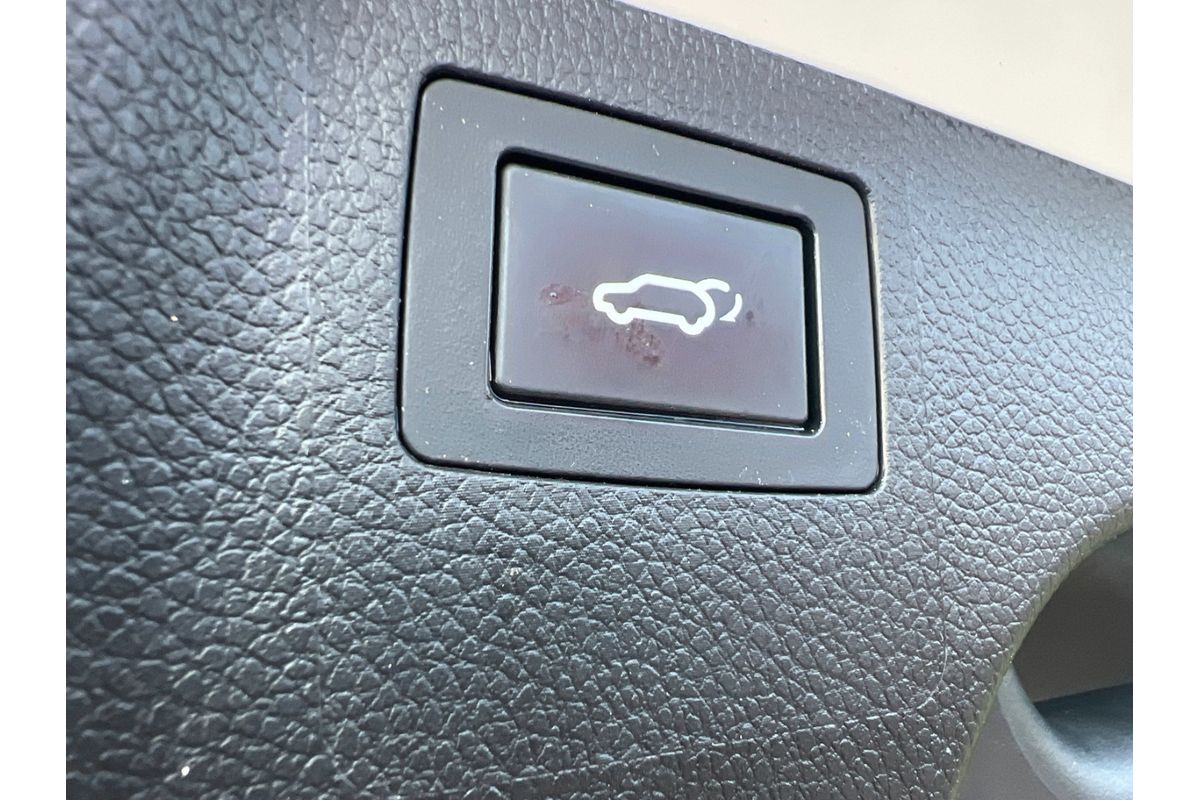 2016 Hyundai Santa Fe Highlander DM3 Series II image 8