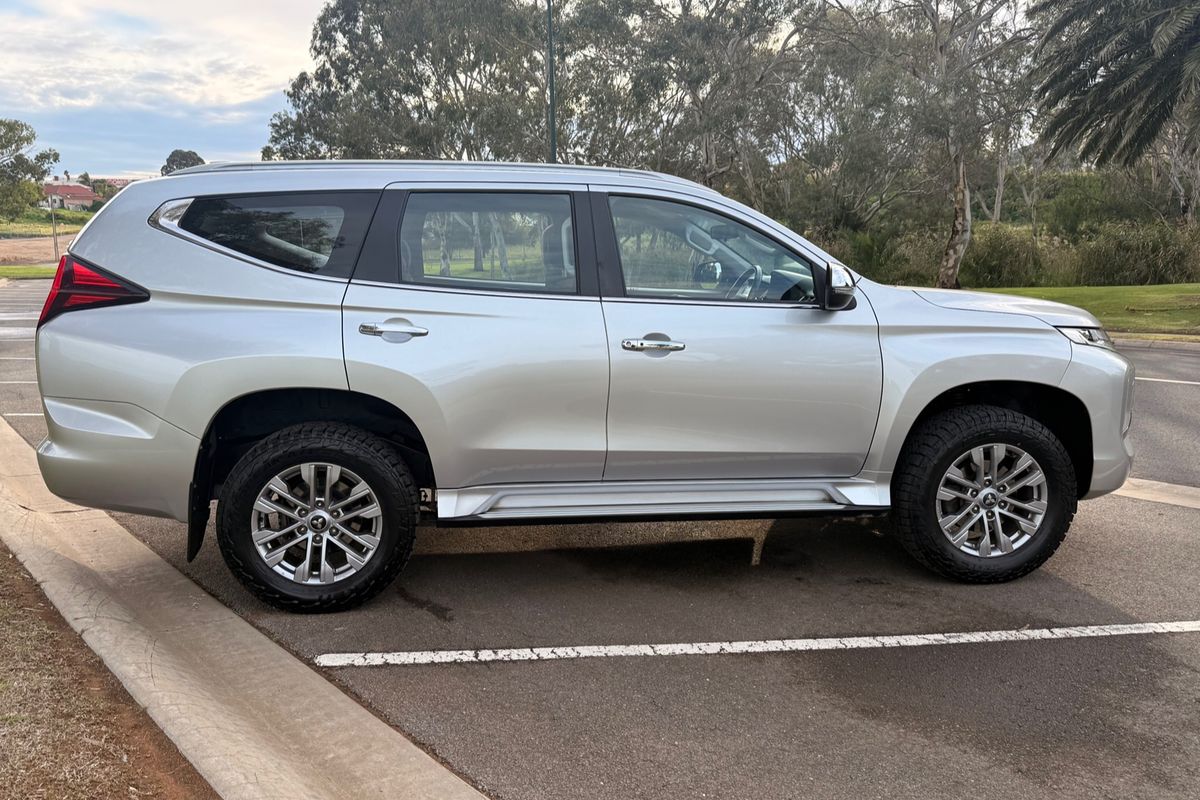 2021 Mitsubishi Pajero Sport GLX QF image 8