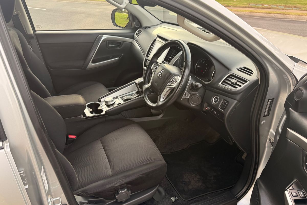 2021 Mitsubishi Pajero Sport GLX QF image 9