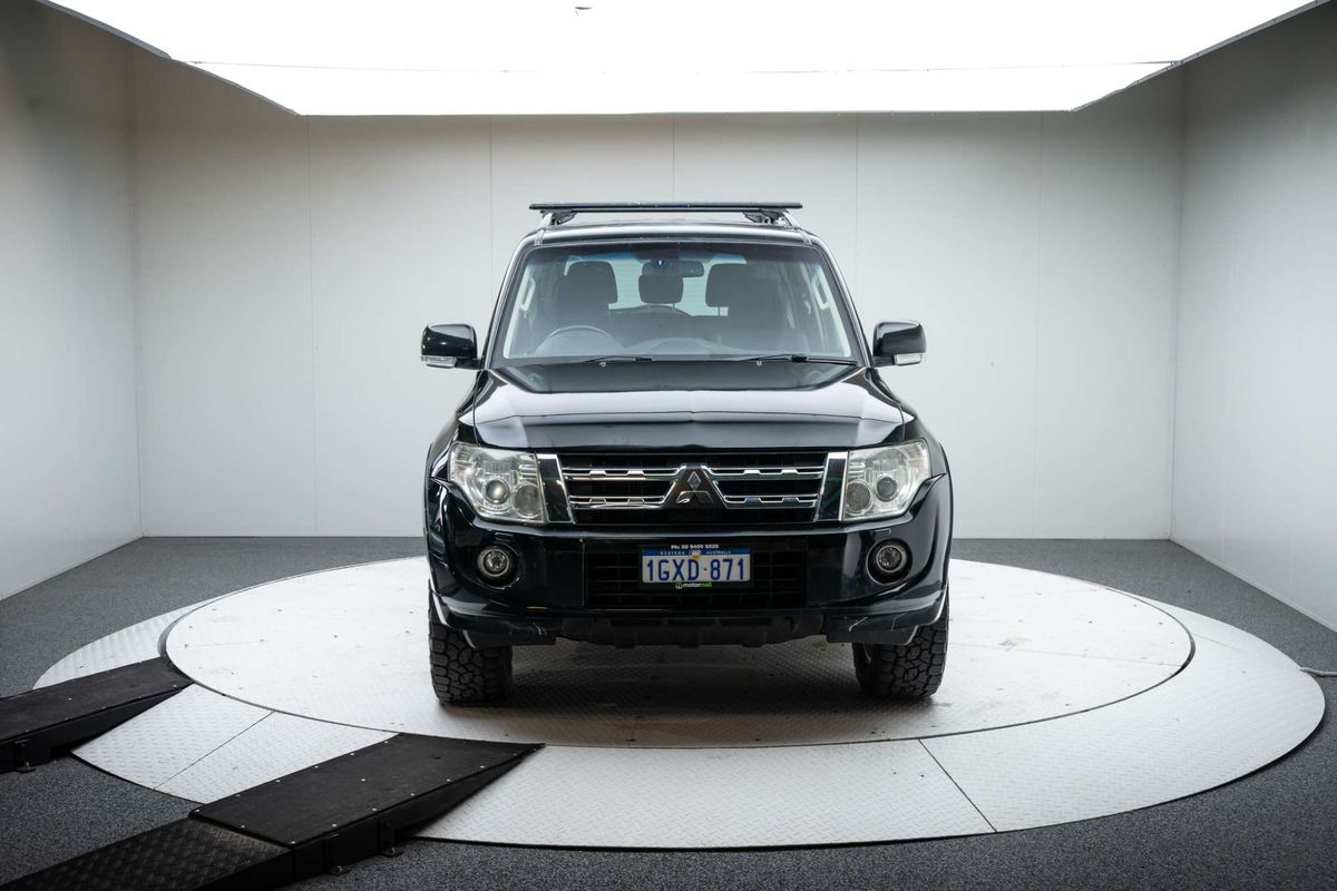 2013 Mitsubishi Pajero VR-X NW