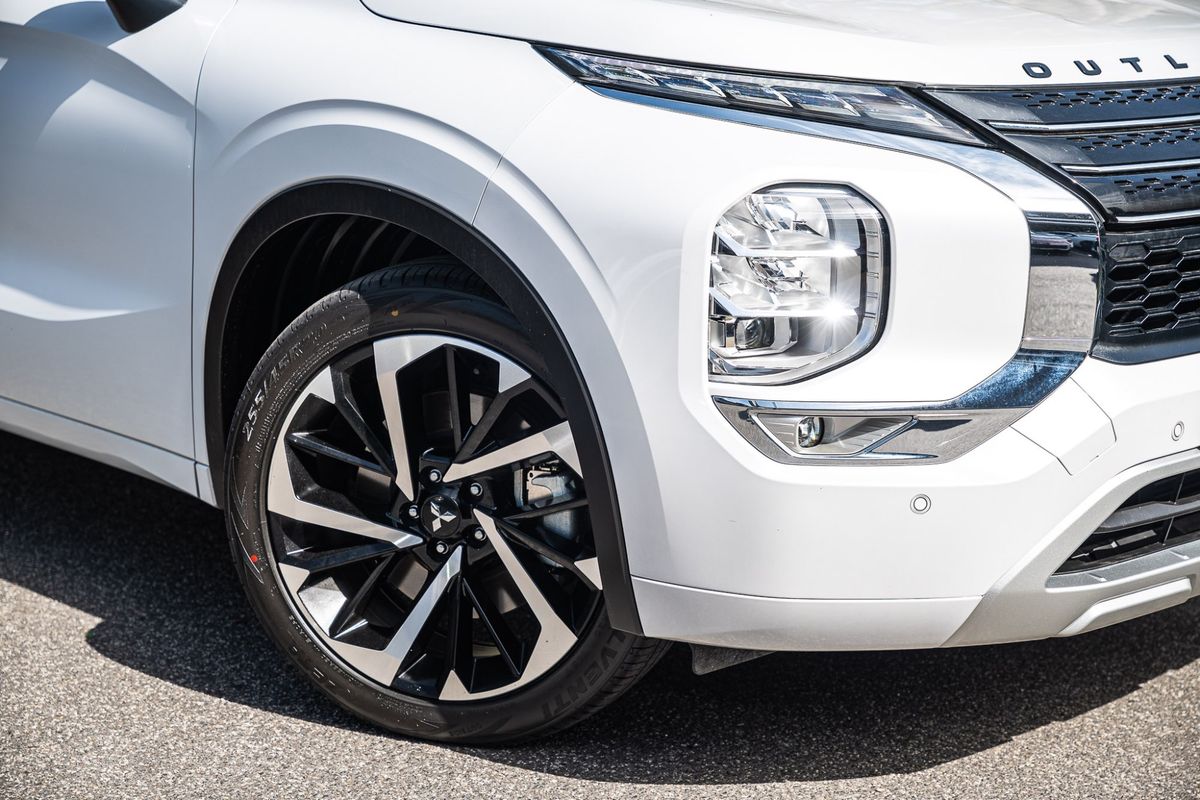 2021 Mitsubishi Outlander Exceed ZM