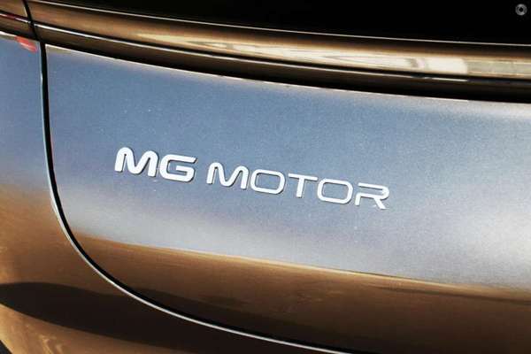 2026 MG IM5 Premium P12L thumb-9