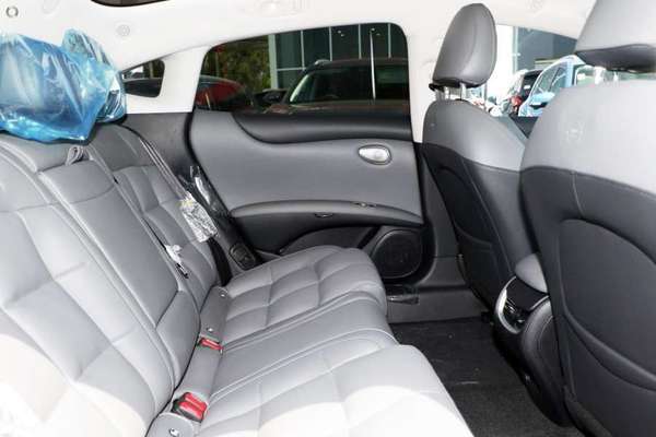 2026 MG IM5 Premium P12L thumb-11