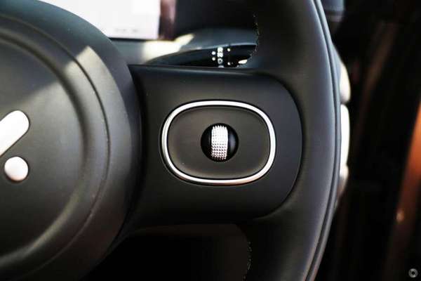 2026 MG IM5 Premium P12L thumb-6