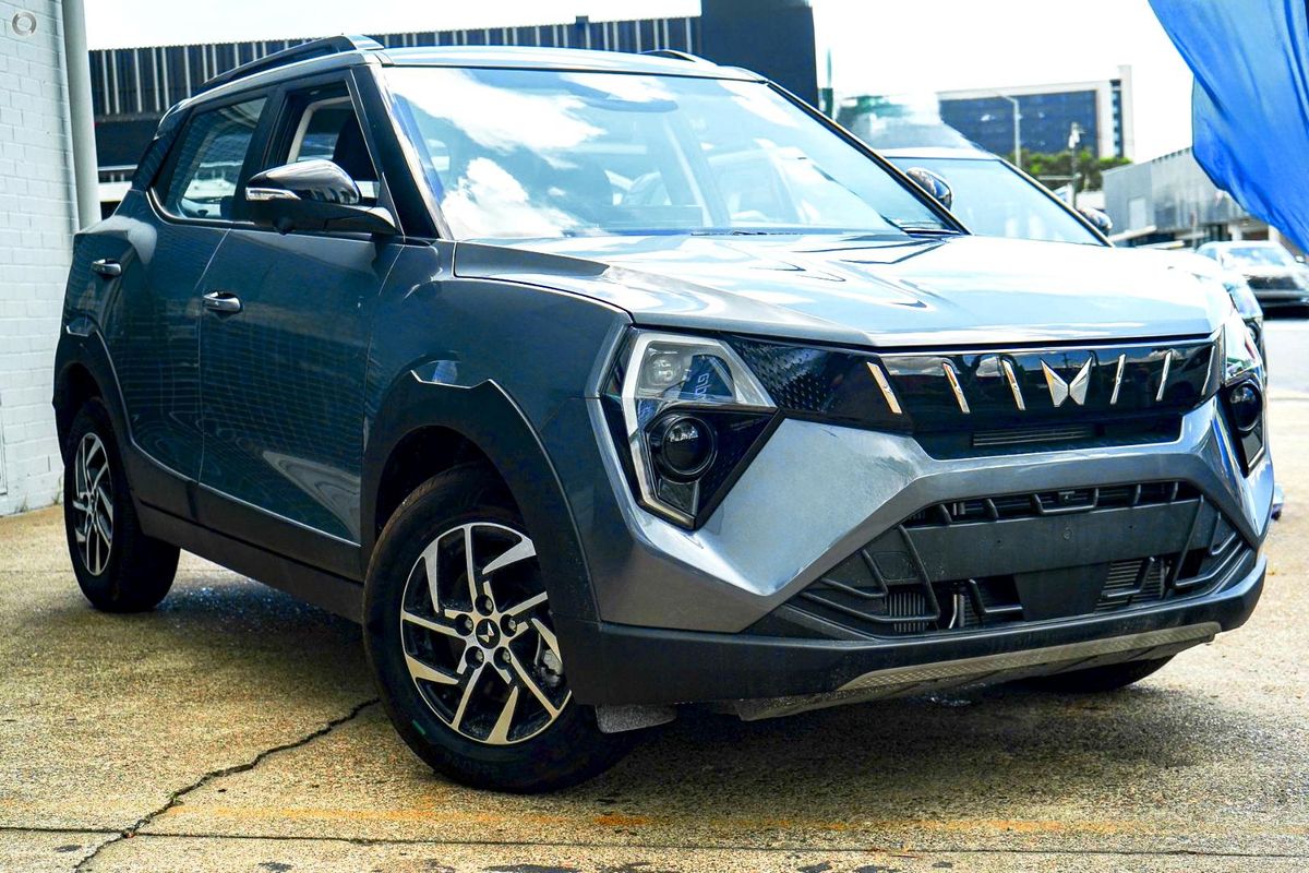 2025 Mahindra XUV3XO AX5L