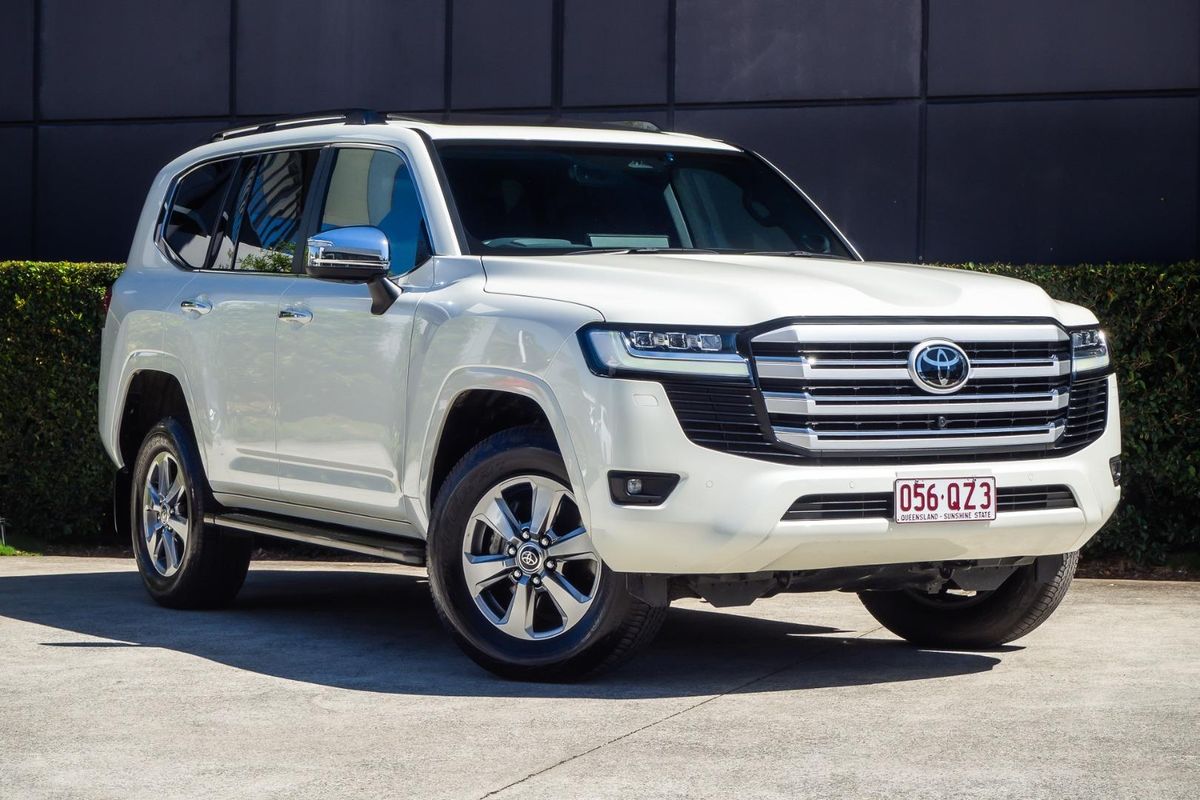 2025 Toyota Landcruiser Sahara FJA300R