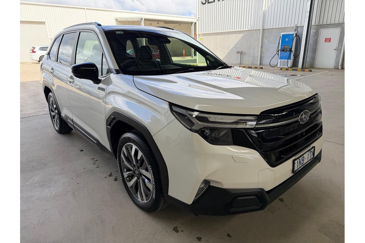 2025 Subaru Forester Hybrid Touring S6