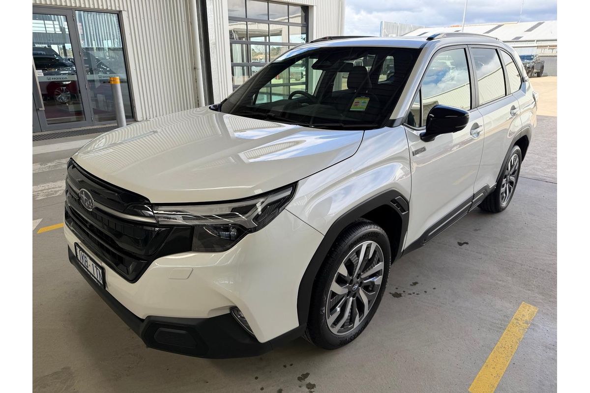 2025 Subaru Forester Hybrid Touring S6