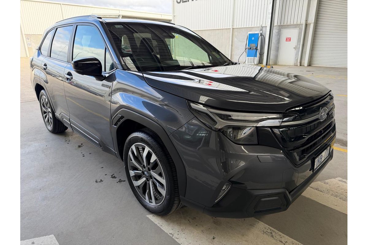 2025 Subaru Forester Hybrid Touring S6