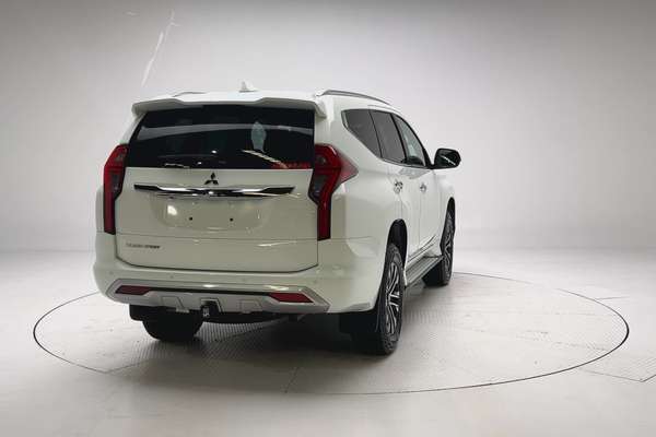 2021 Mitsubishi Pajero Sport GLS QF thumb-1