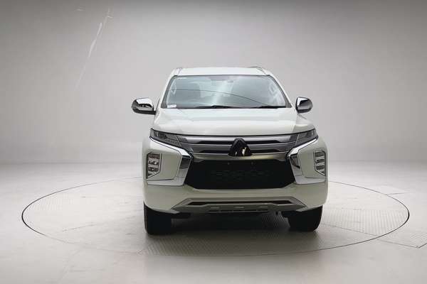 2021 Mitsubishi Pajero Sport GLS QF thumb-4