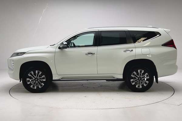 2021 Mitsubishi Pajero Sport GLS QF thumb-6