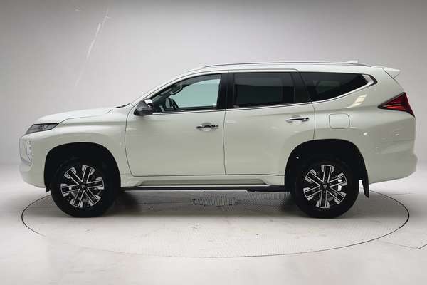 2021 Mitsubishi Pajero Sport GLS QF thumb-7