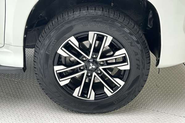2021 Mitsubishi Pajero Sport GLS QF thumb-9