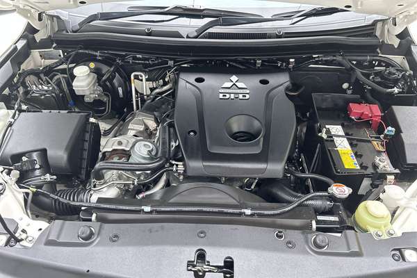 2021 Mitsubishi Pajero Sport GLS QF thumb-10