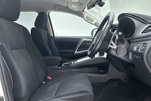 2021 Mitsubishi Pajero Sport GLS QF thumb-12