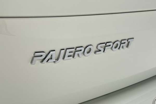 2021 Mitsubishi Pajero Sport GLS QF thumb-21