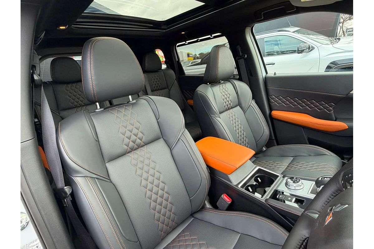 2025 Mitsubishi Outlander PHEV Exceed Tourer ZM