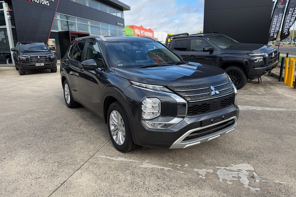 2024 Mitsubishi Outlander LS ZM