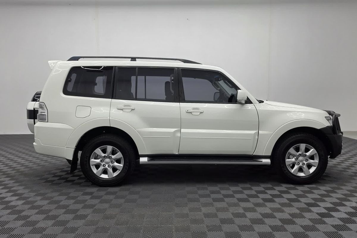 2021 Mitsubishi Pajero GLX NX image 14