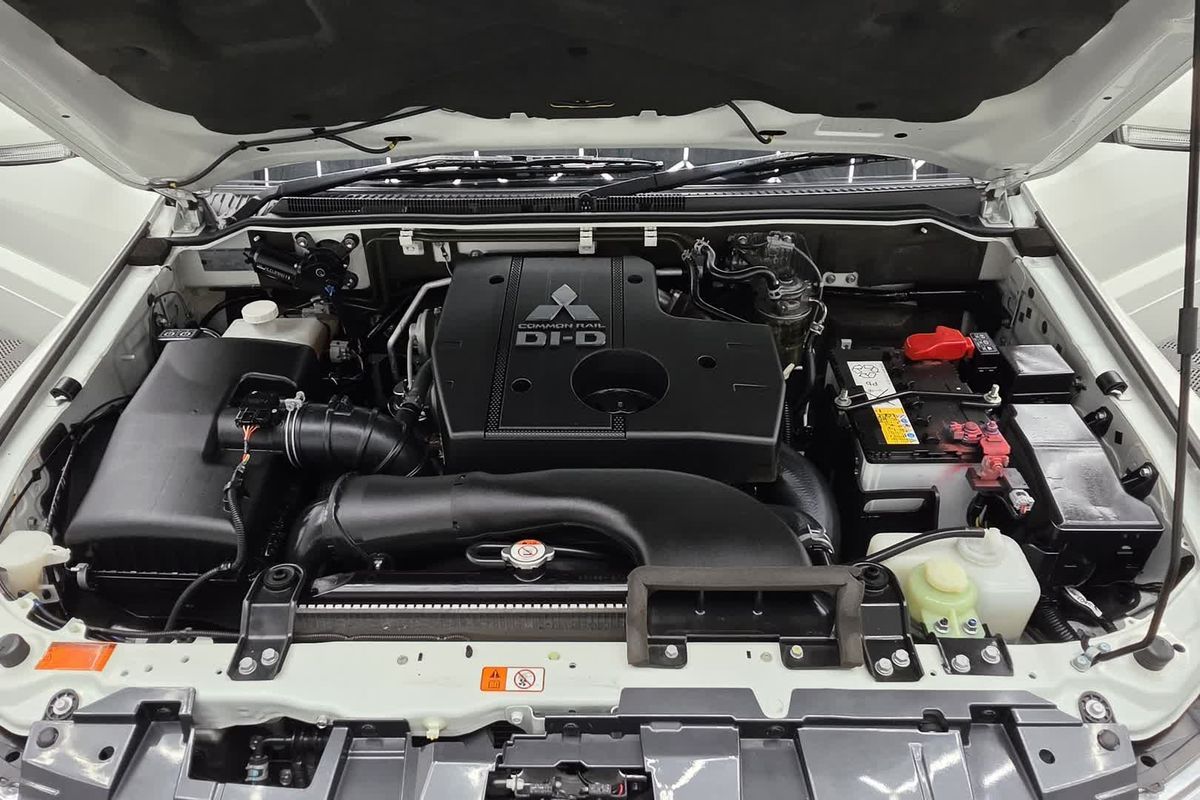 2021 Mitsubishi Pajero GLX NX image 17