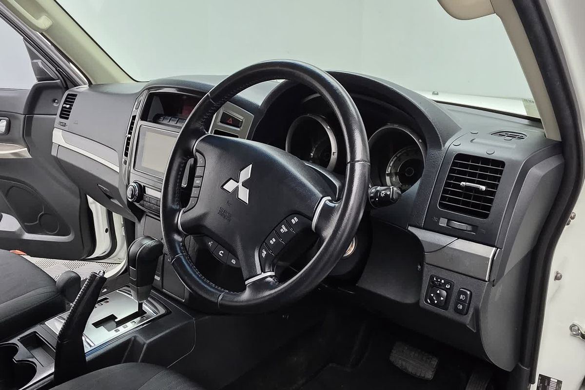 2021 Mitsubishi Pajero GLX NX image 18