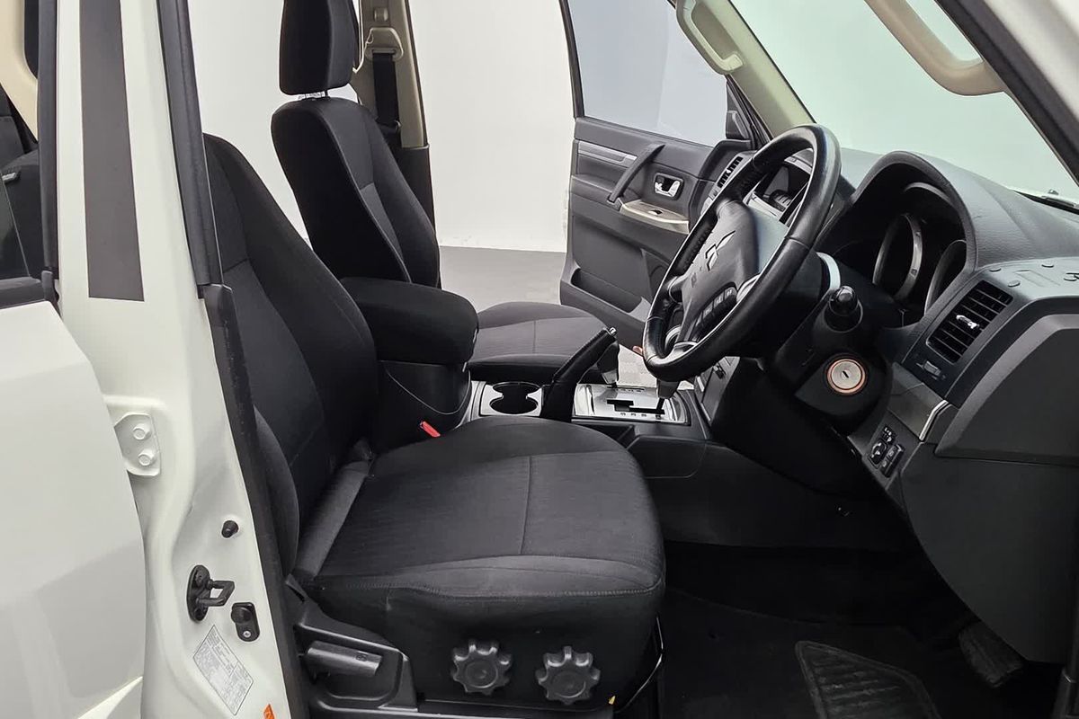 2021 Mitsubishi Pajero GLX NX image 19