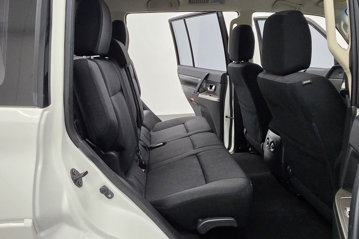 2021 Mitsubishi Pajero GLX NX image 20