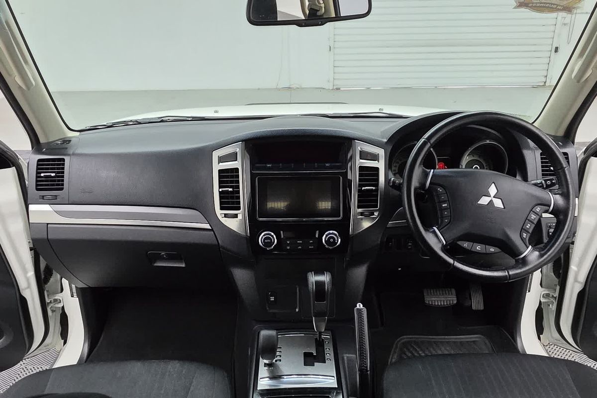 2021 Mitsubishi Pajero GLX NX image 21