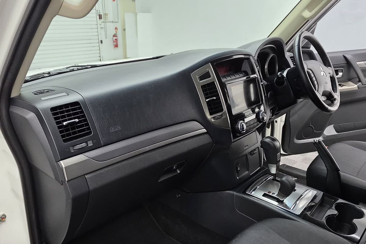 2021 Mitsubishi Pajero GLX NX image 29