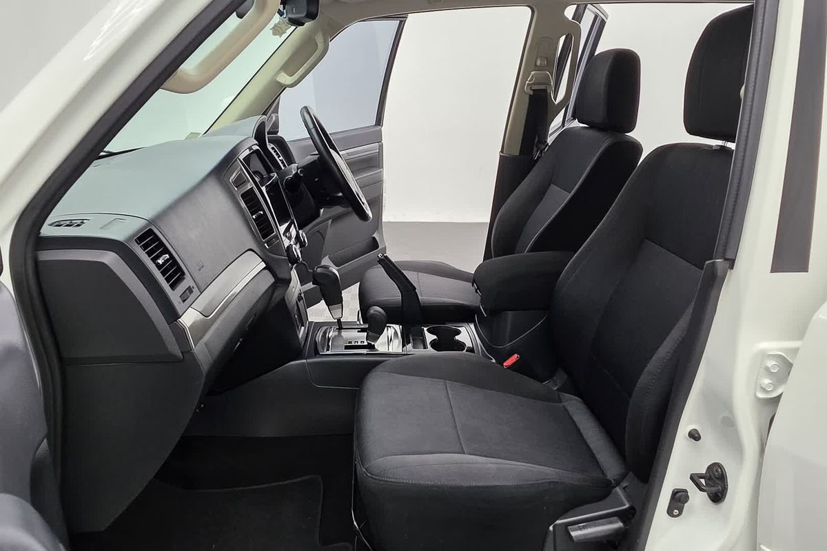 2021 Mitsubishi Pajero GLX NX image 30