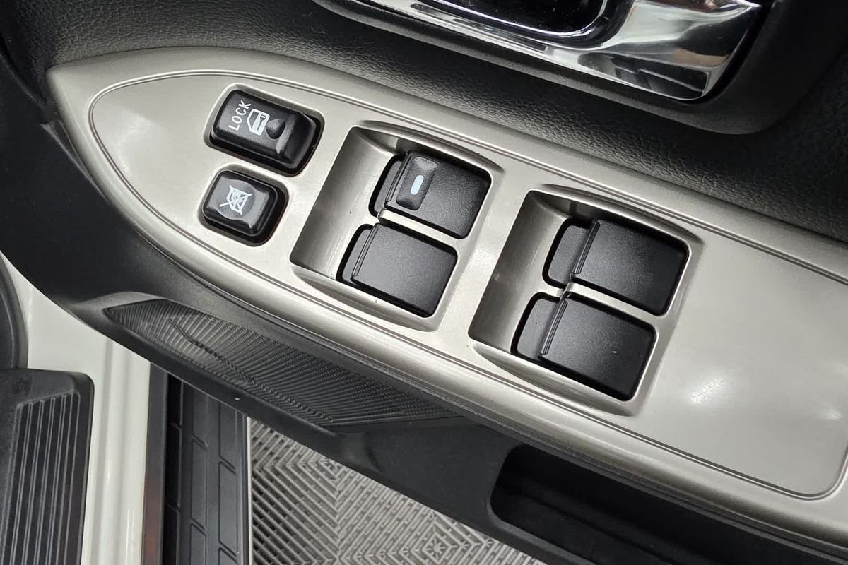 2021 Mitsubishi Pajero GLX NX image 40