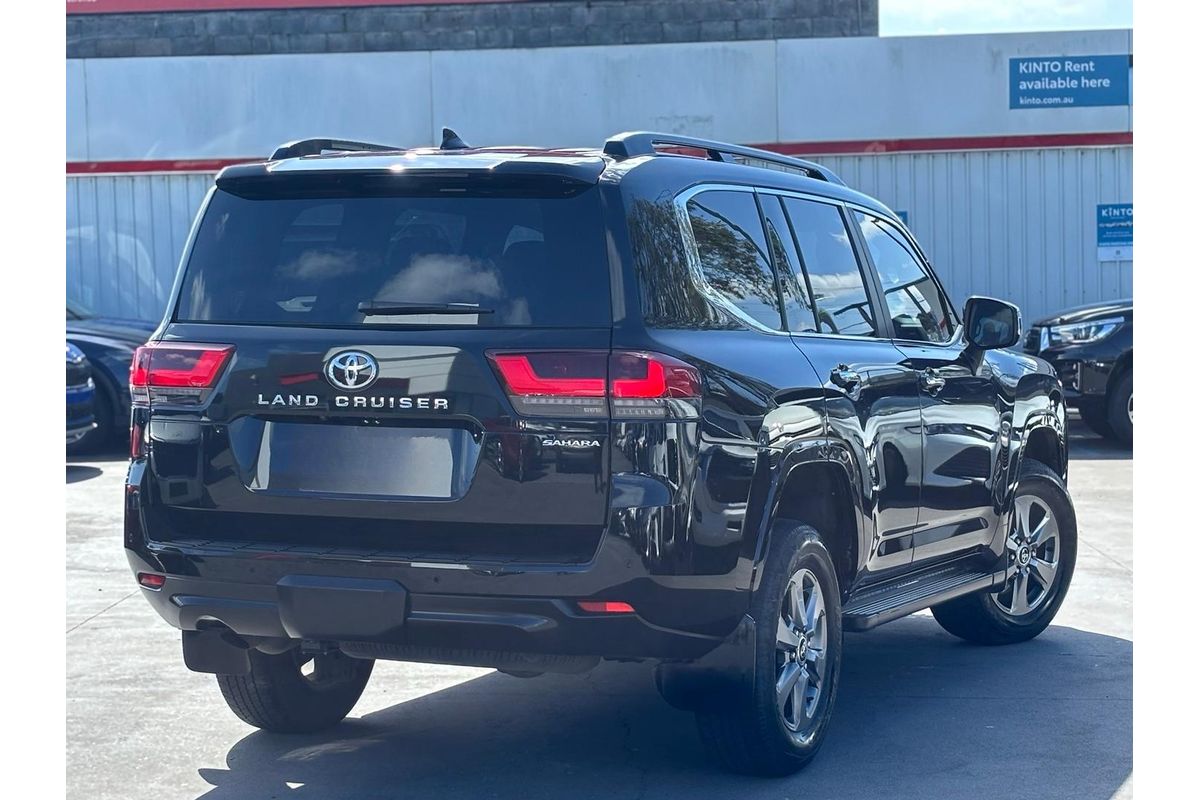 2022 Toyota Landcruiser Sahara FJA300R