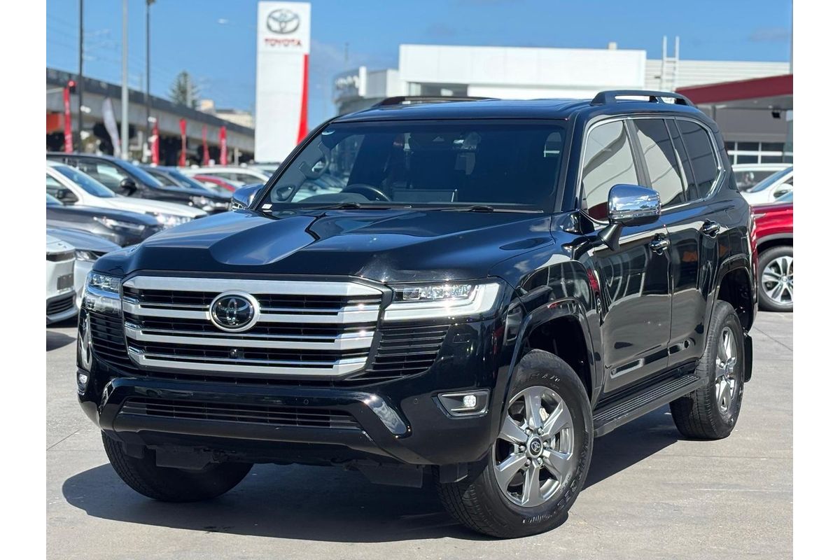 2022 Toyota Landcruiser Sahara FJA300R
