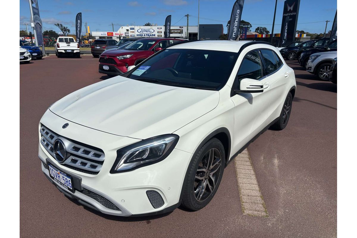 2017 Mercedes-Benz GLA-Class GLA180 X156