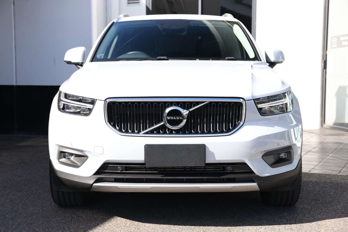 2022 Volvo XC40 T4 Momentum