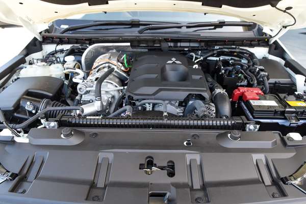 2025 Mitsubishi Triton GLX MV 4X4 thumb-7