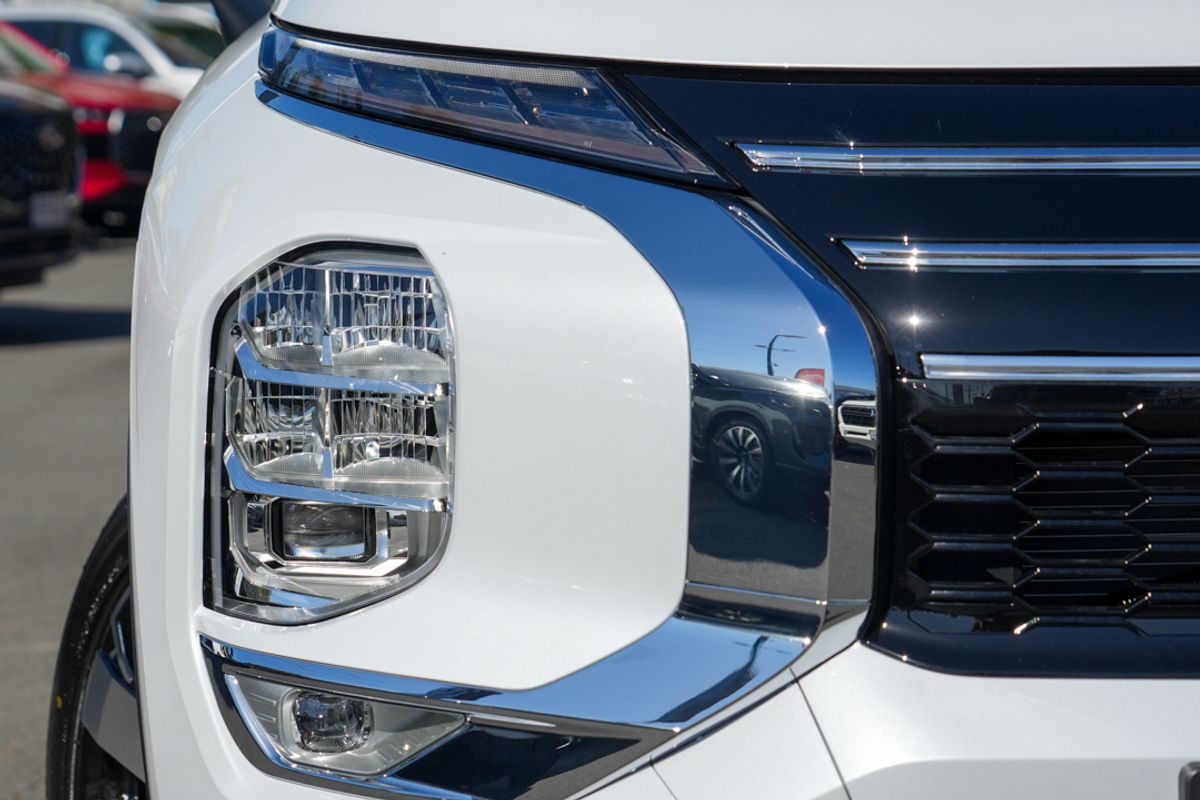 2026 Mitsubishi Outlander Exceed Tourer ZM