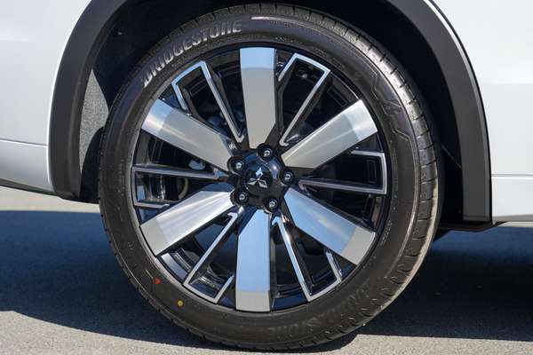 2026 Mitsubishi Outlander Exceed Tourer ZM thumb-4