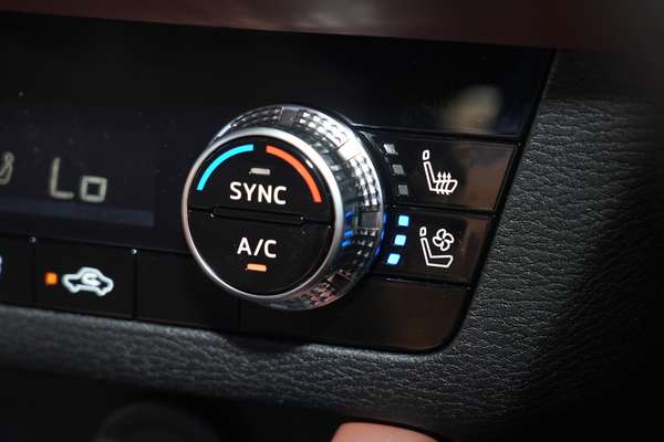 2026 Mitsubishi Outlander Exceed Tourer ZM thumb-14
