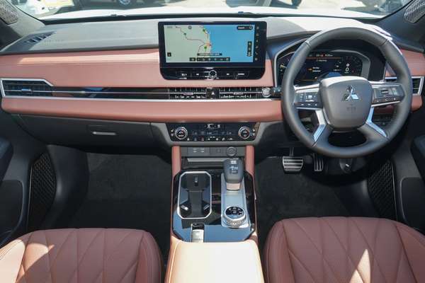 2026 Mitsubishi Outlander Exceed Tourer ZM thumb-16