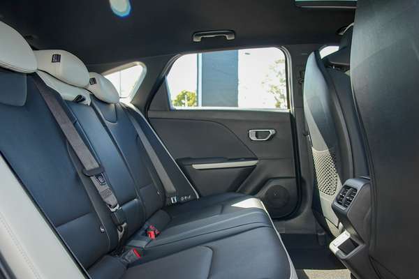 2025 Kia K4 GT-Line CL4m thumb-7