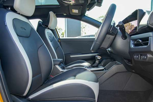 2025 Kia K4 GT-Line CL4m thumb-8