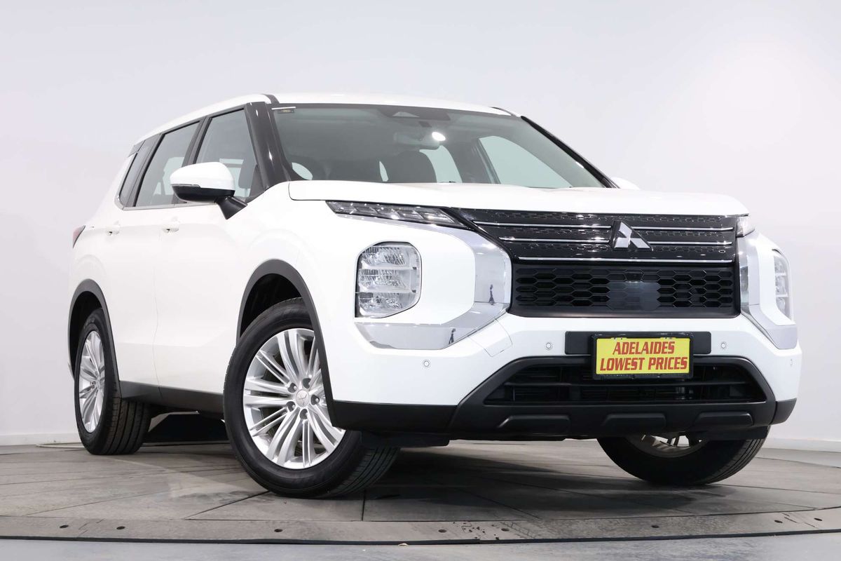 2023 Mitsubishi Outlander ES ZM