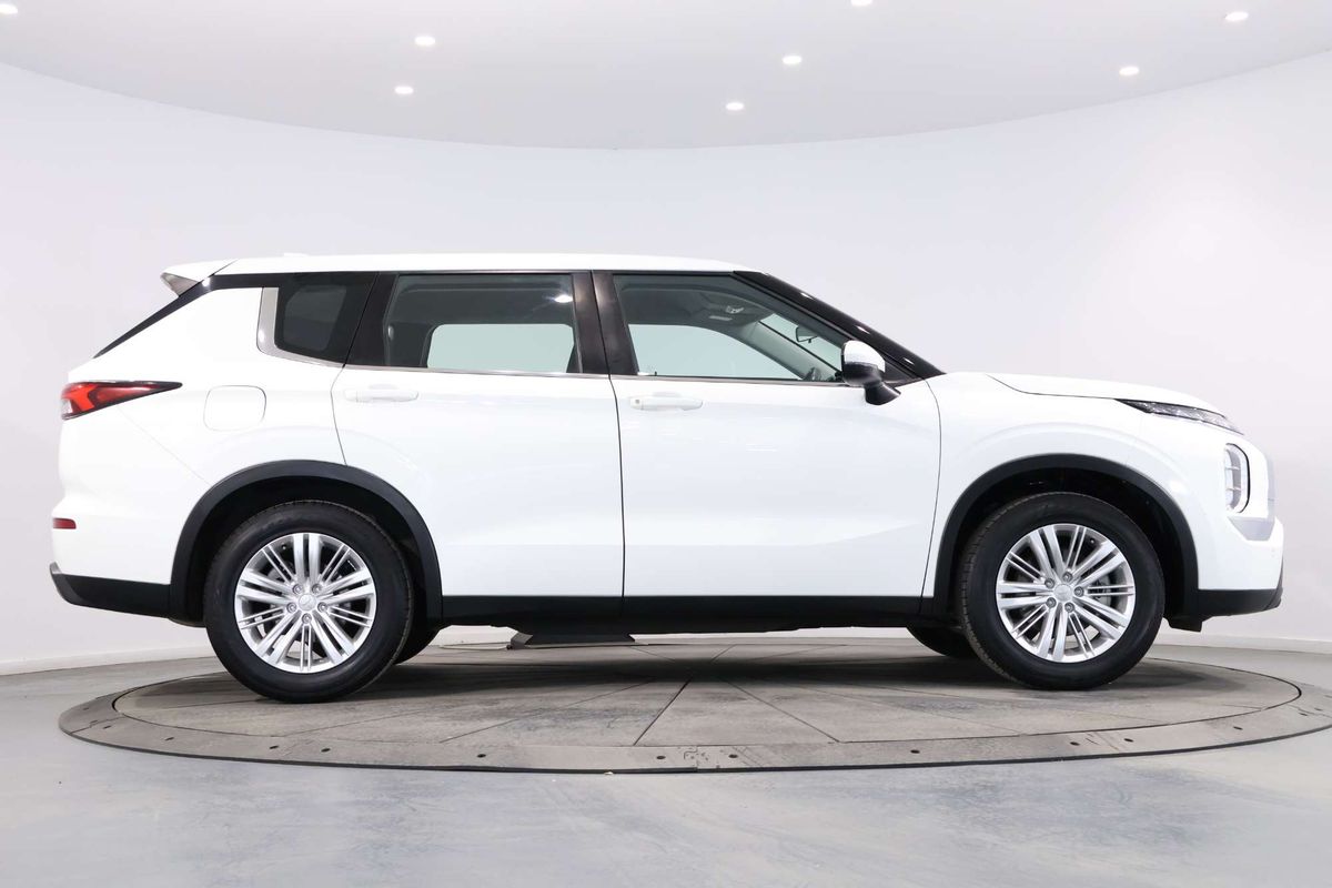 2023 Mitsubishi Outlander ES ZM