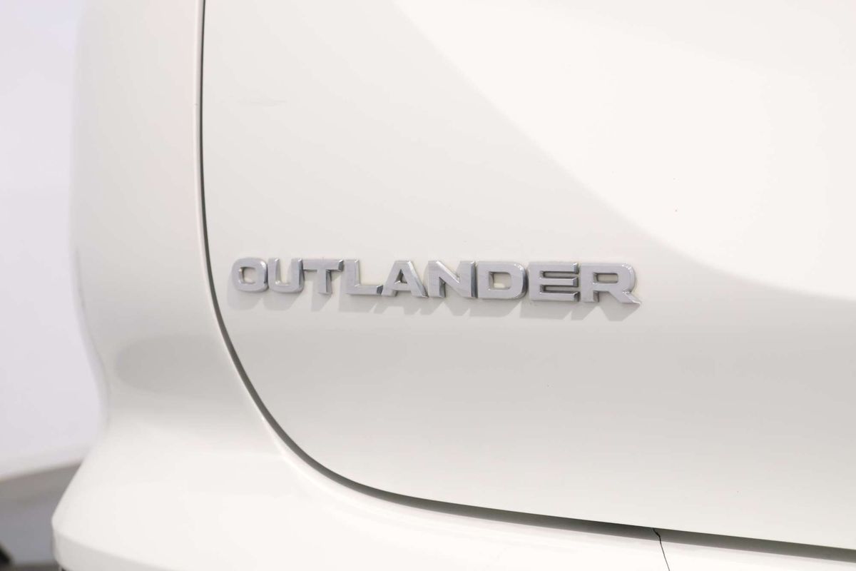 2023 Mitsubishi Outlander ES ZM
