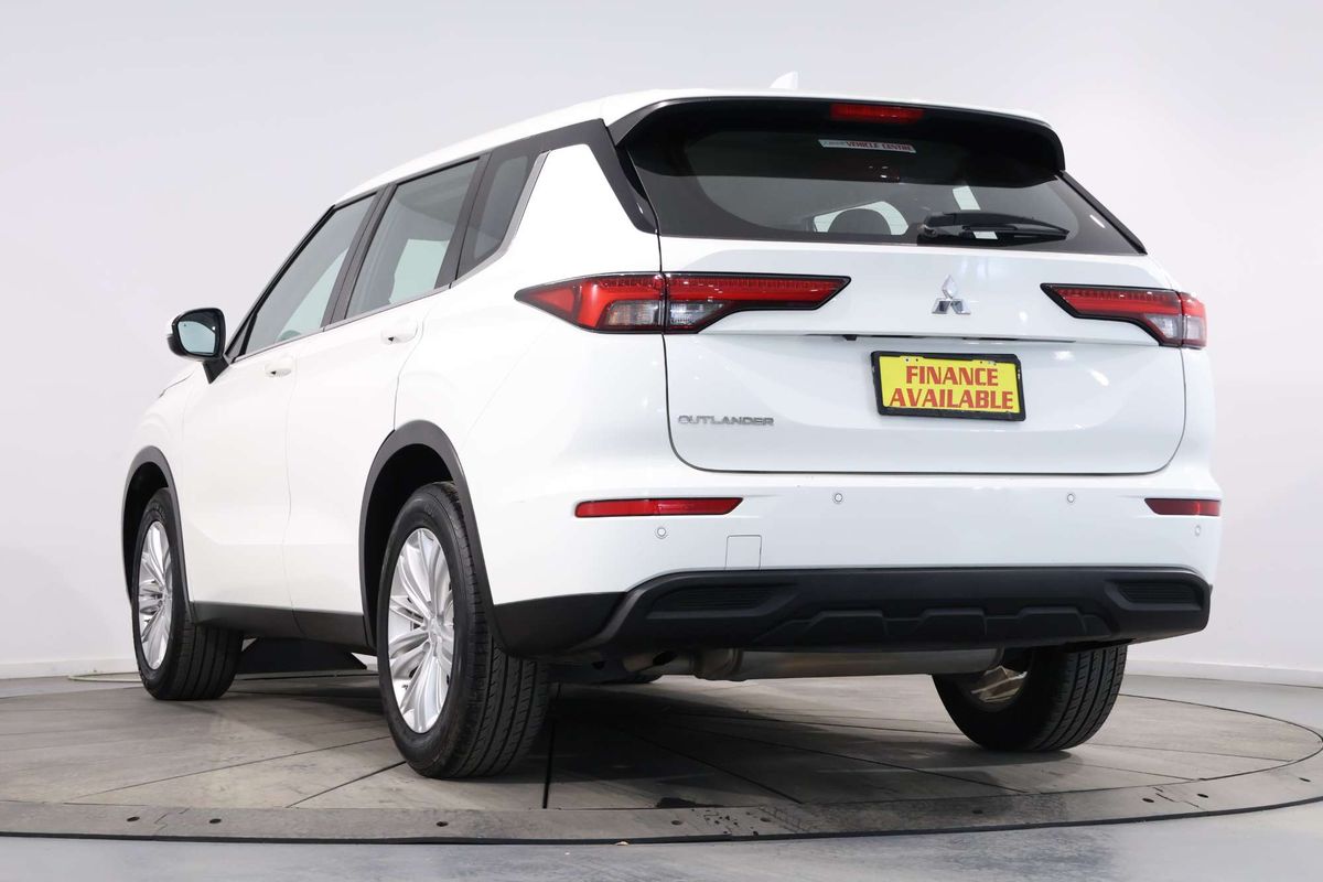 2023 Mitsubishi Outlander ES ZM